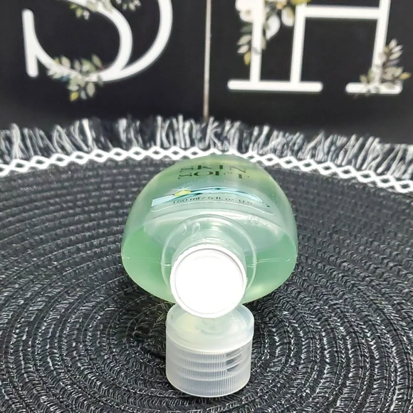 Skin So Soft Original Shower Gel✨️ - Picture 3 of 3